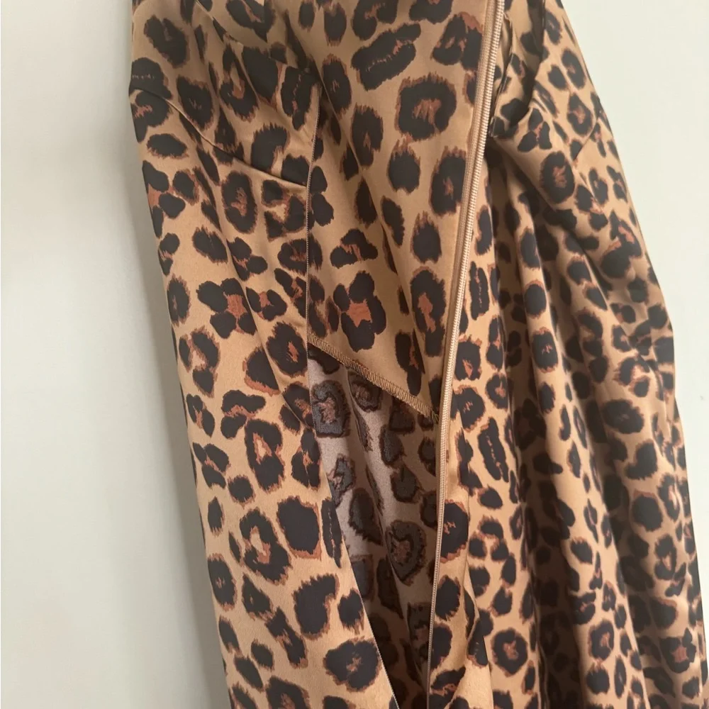 Gibson Latimer Leopard Print Satin Dress - Picture 5 of 9